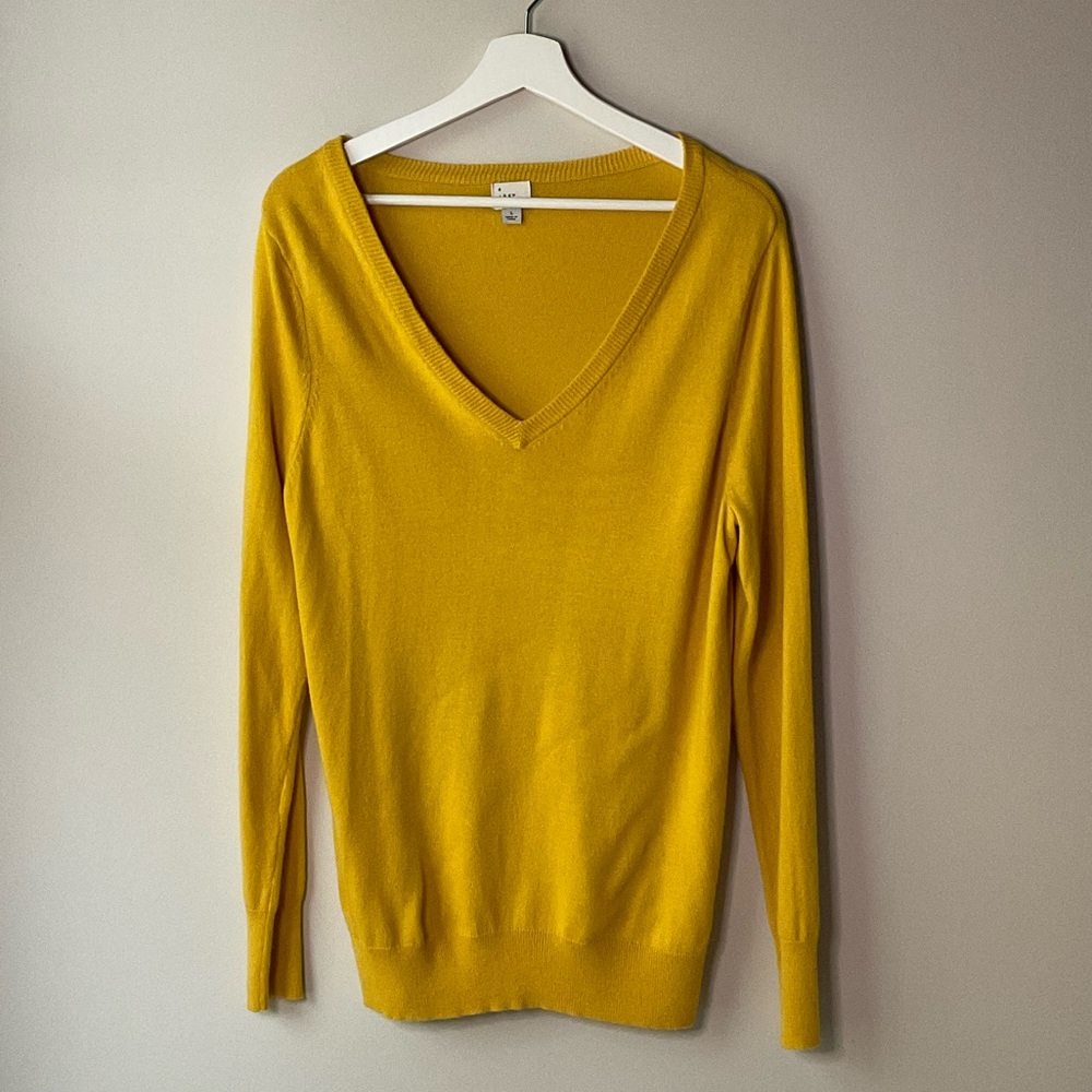 A new day V-Neck Sunshine Yellow Sweater Large